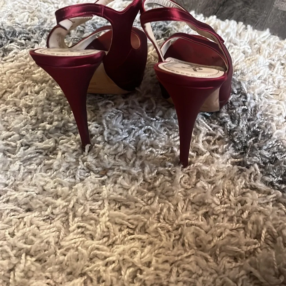 Red - Picture 4 of 4